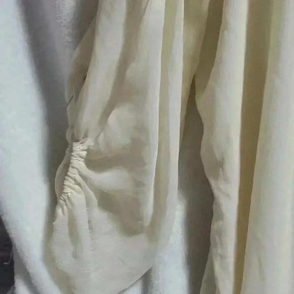 Ivory lace blouse - Picture 7 of 9